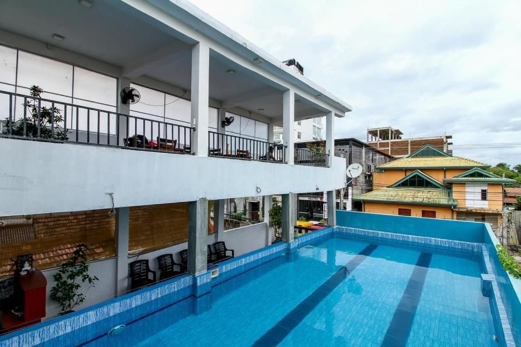 Sea Beach Resort Negombo Exteriör bild